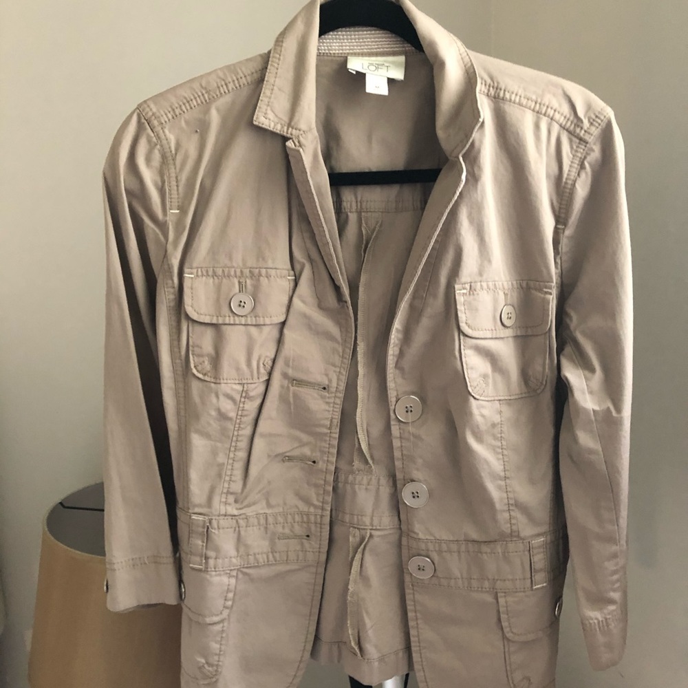 Ann Taylor beige blazer/light jacket